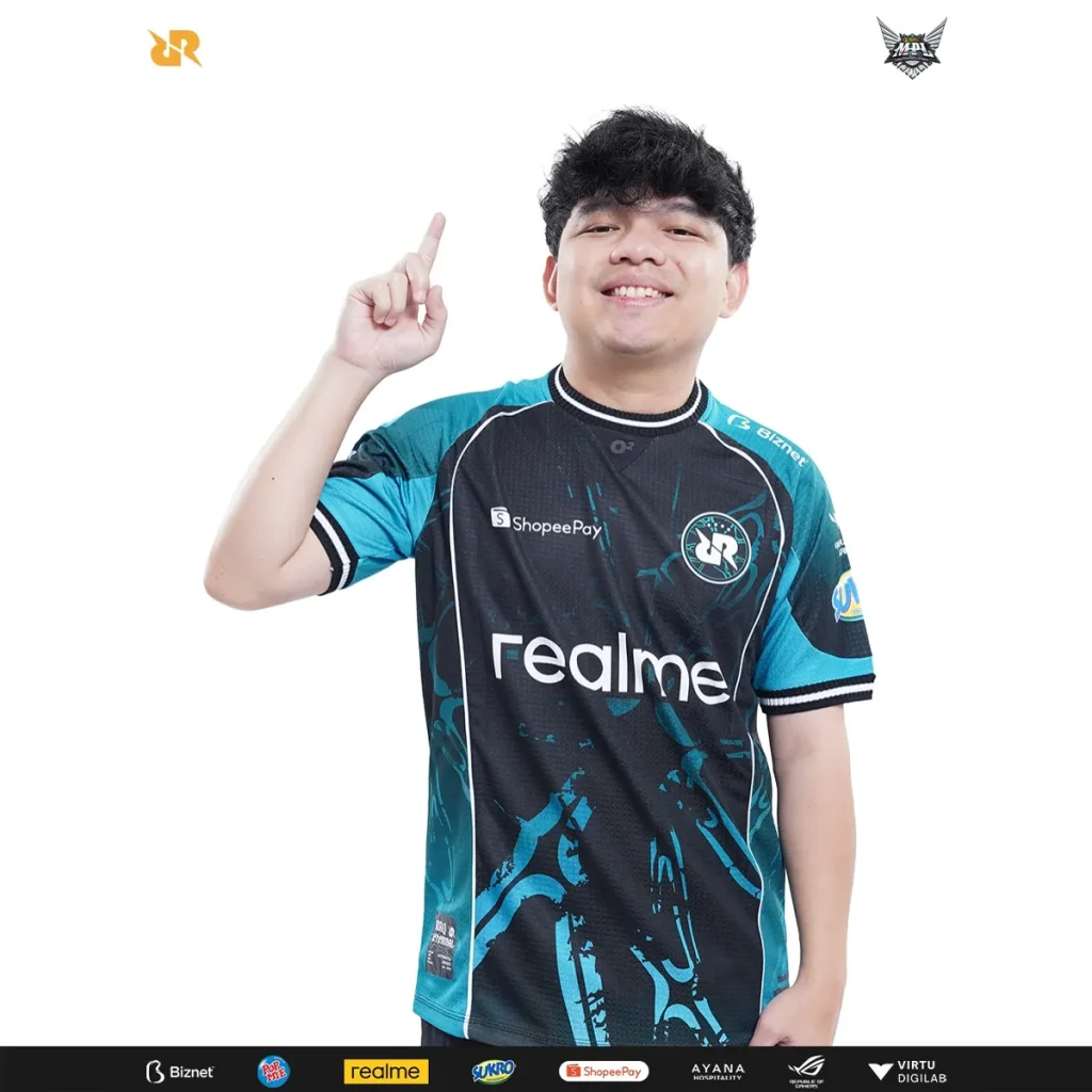adi pelatih rrq hoshi